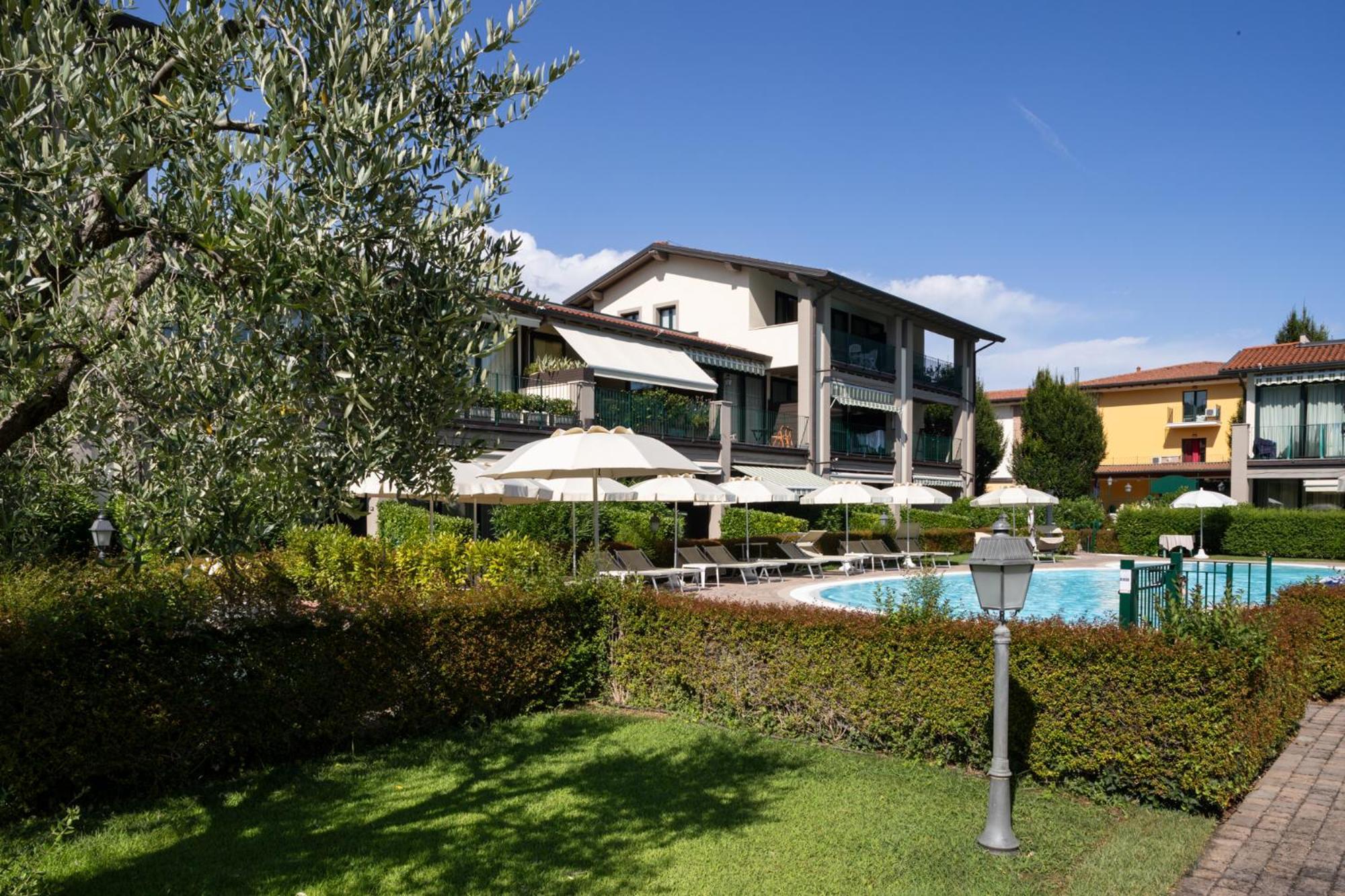 Le Terrazze Sul Lago Hotel & Residence Padenghe sul Garda Exterior photo